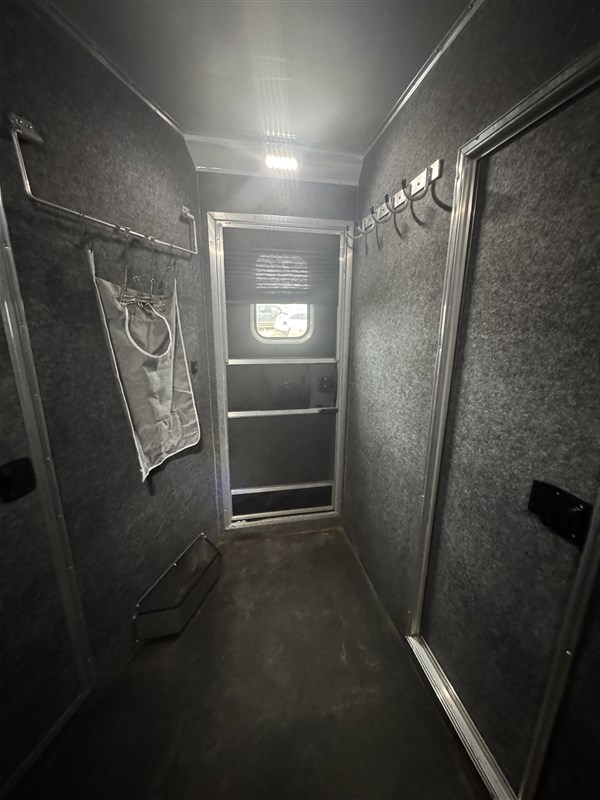 Trailer Photo 15
