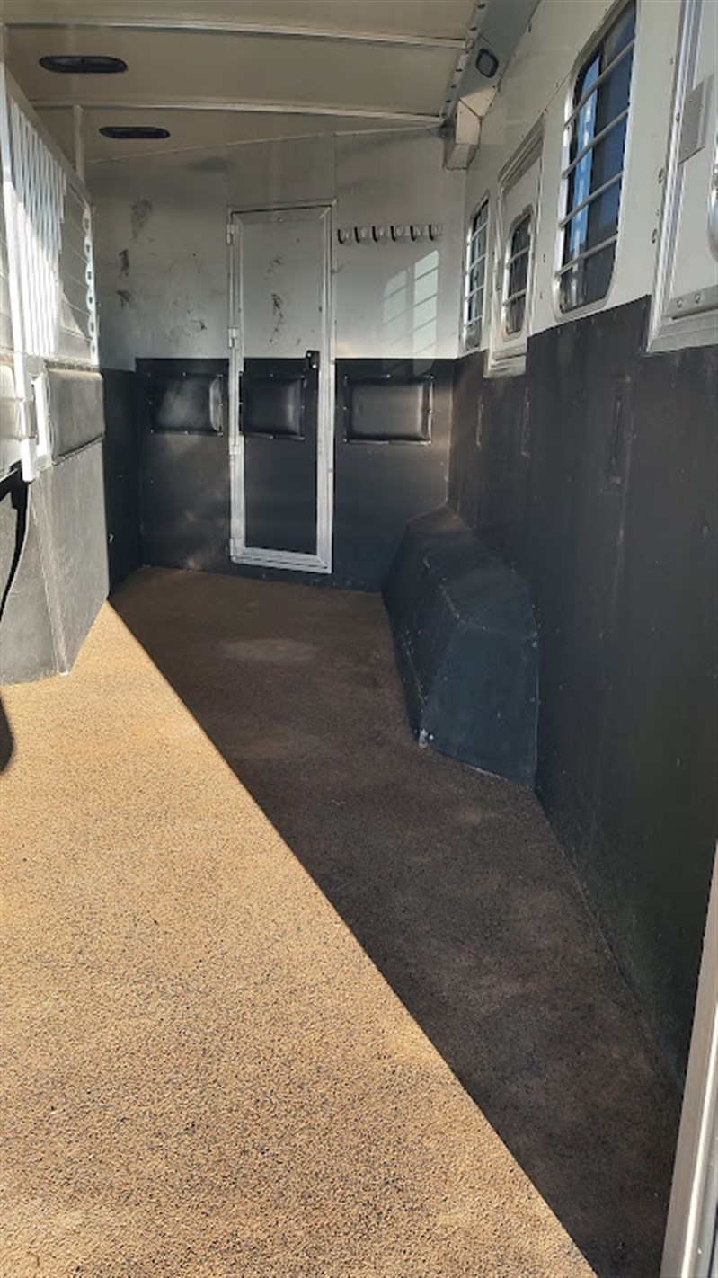 2005 Hart 4 horse lq