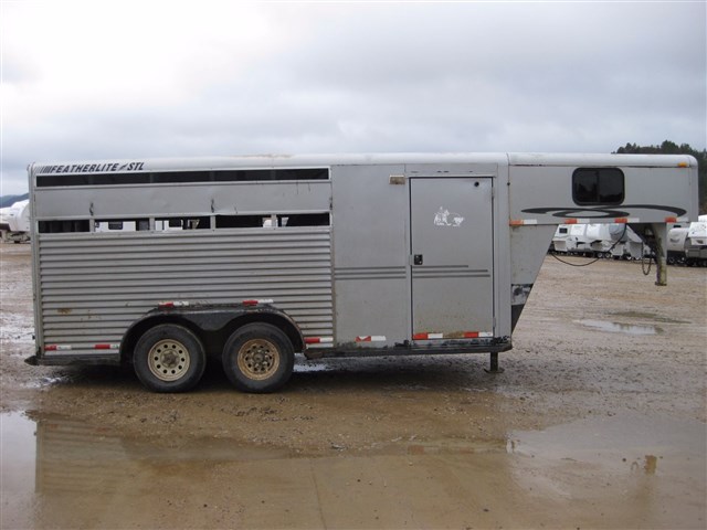 2000 Featherlite 3 Horse