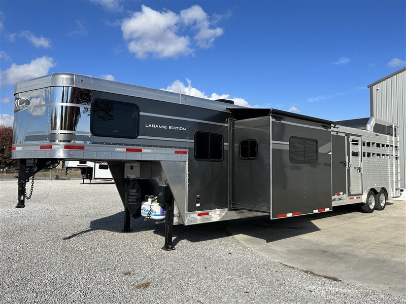 2021 SMC Laramie, Hayrack, Rear Ramp, 13ft LQ, 15ft stock