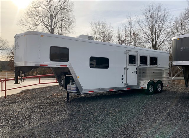 2021 Merhow 3 Horse Living Quarters Horse Trailer