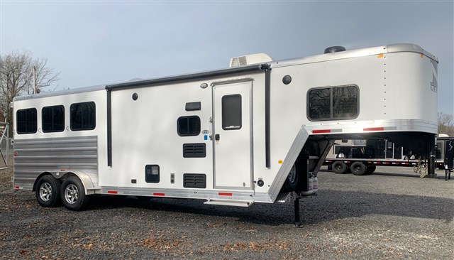 2021 Merhow 3 Horse Living Quarters Horse Trailer