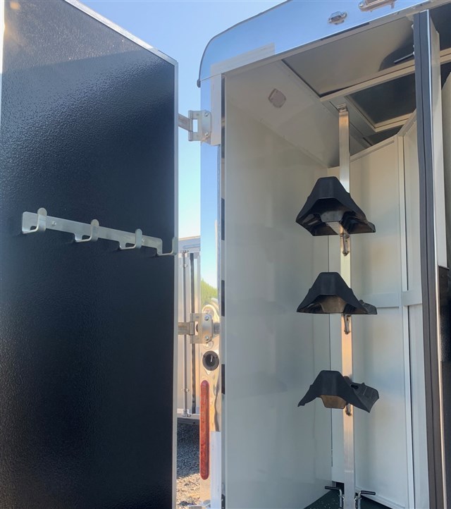 2022 Bison Quick Draw 3 Horse Living Quarters Trailer