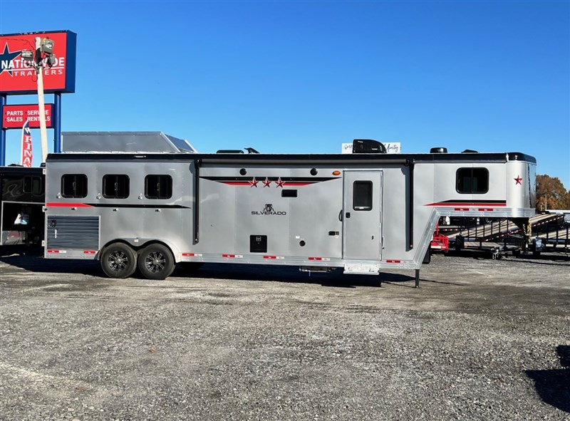 2022 Bison SV7311.S Silverado Living Quarters Horse Trailer
