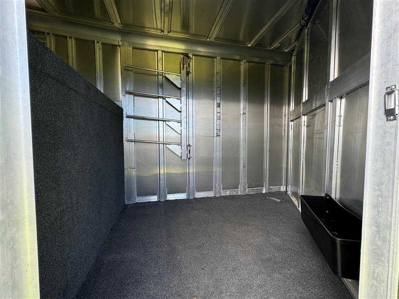 2012 Featherlite (8533) 3 HORSE SLANT GOOSENECK w RAMP