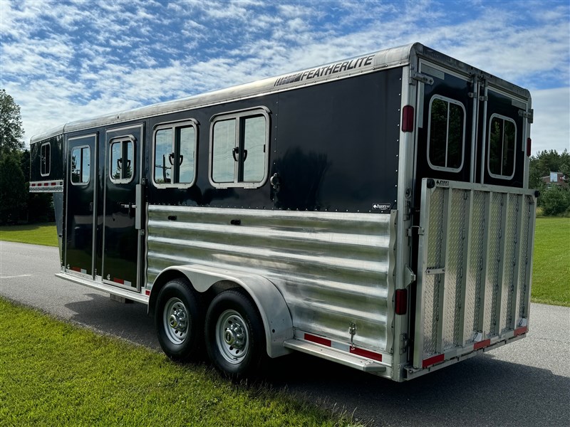 2012 Featherlite (8533) 3 HORSE SLANT GOOSENECK w RAMP