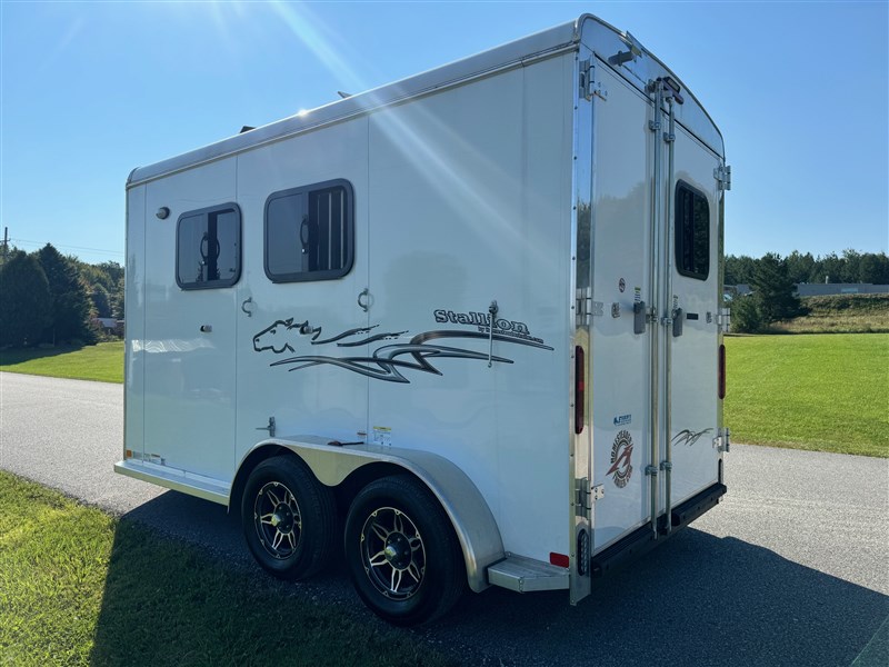 2024 Homesteader 2 horse slant load w double rear doors