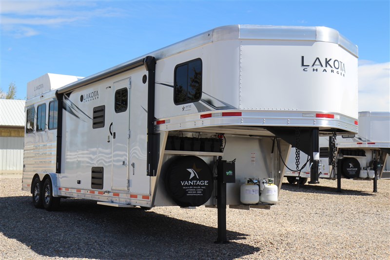 2022 Lakota Charger C8311