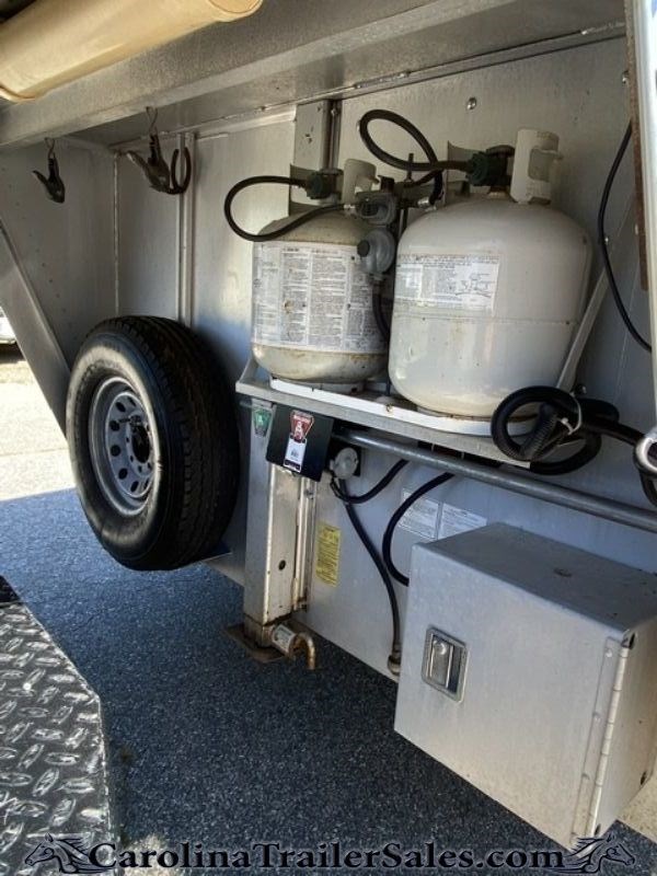 1999 Featherlite 3H Compact , Light Weight! New Electric Jack