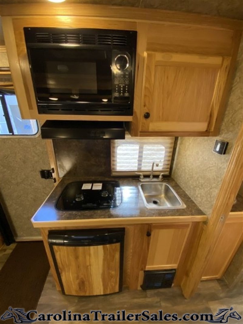Lakota Trailers on X: Need a little extra counter space? Done. Our sink  covers are easy to remove and fit our sinks just right 😉 #LOVELakota  #LakotaTrailer #Rodeo  / X