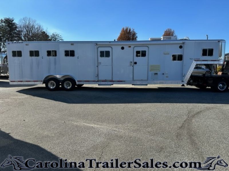 1997 Exiss 4 Horse, 12' LQ, Hay Rack, Mid Tack, Generator