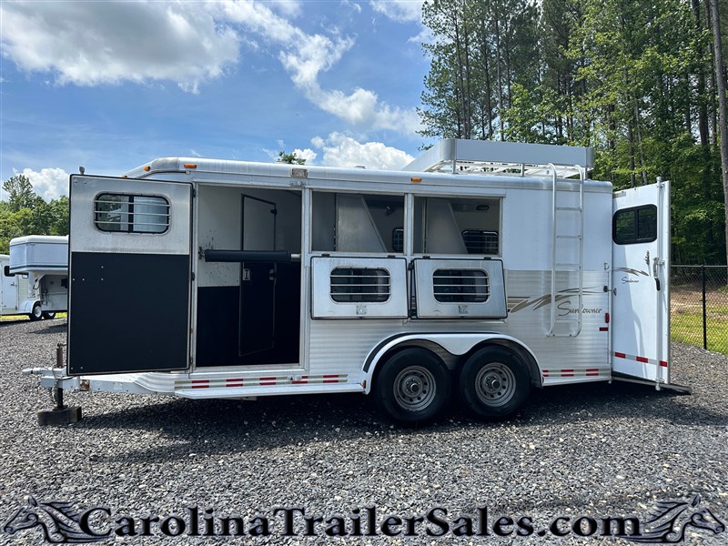 2000 Sundowner 3H BP, hay rack, escape door, rear ramp, aluminum