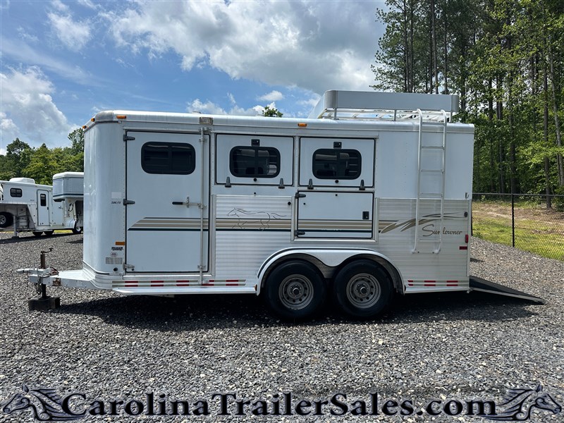 2000 Sundowner 3H BP, hay rack, escape door, rear ramp, aluminum