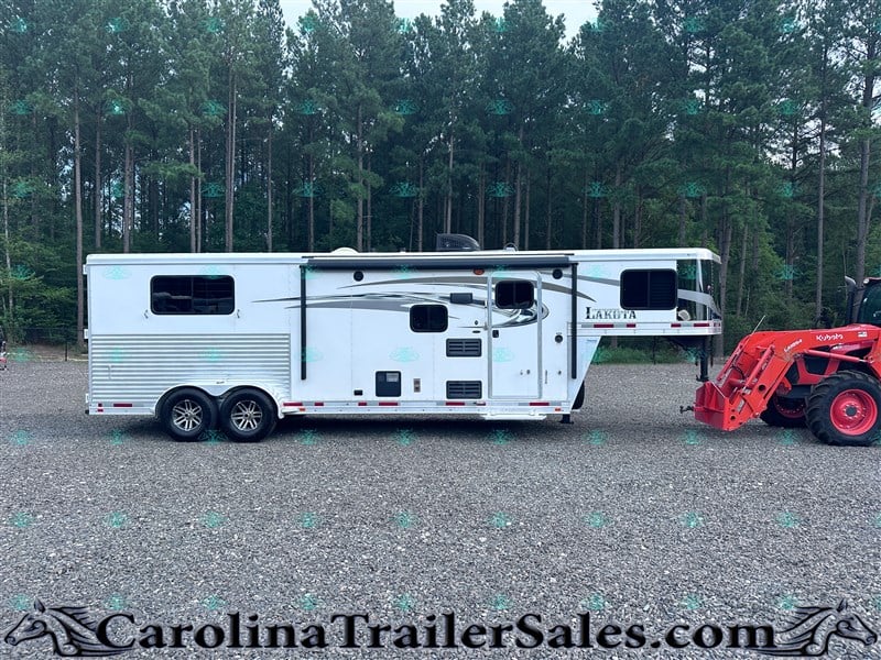 2017 Lakota 3H 9' LQ, Vanity, Escape Door, Insulated, Awning