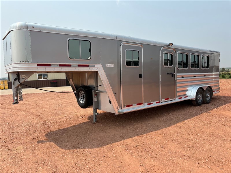 2010 Featherlite model 8541 4 horse