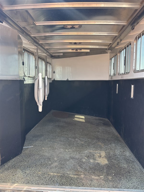 Trailer Photo 4