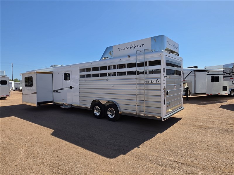 2019 Trails West santa fe 11' sw 15' stock back living quarter