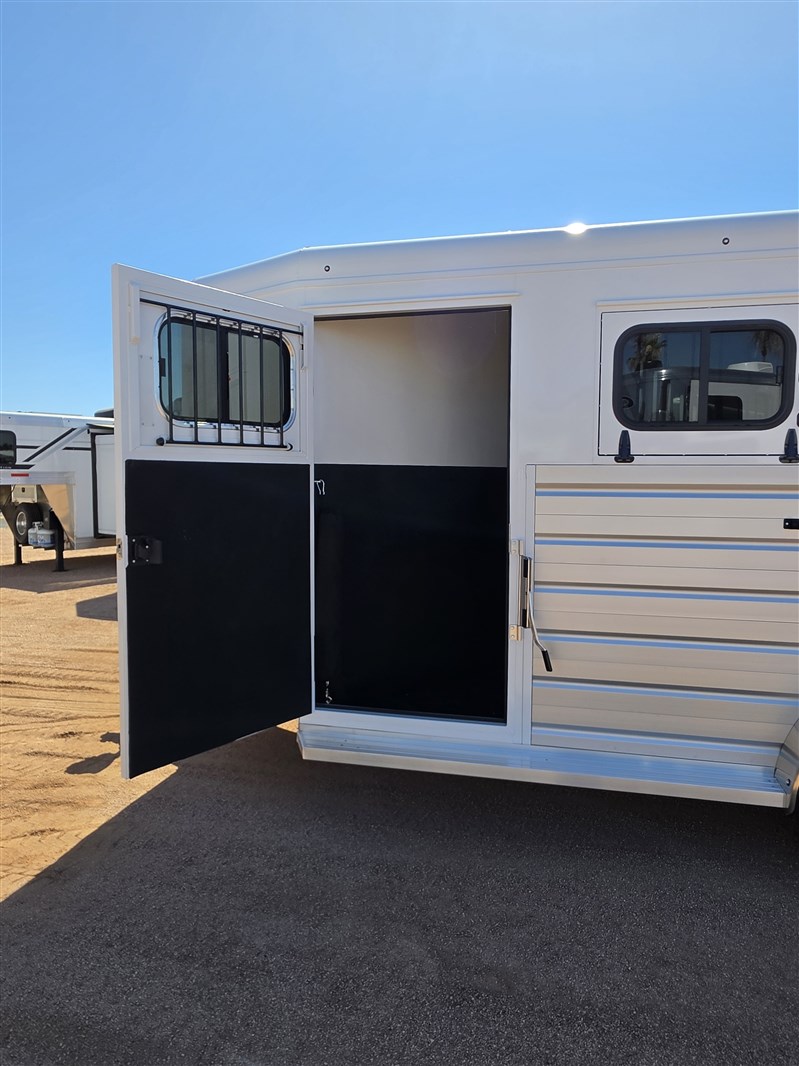 2027 Trails West sierra ii 3 horse warmblood height
