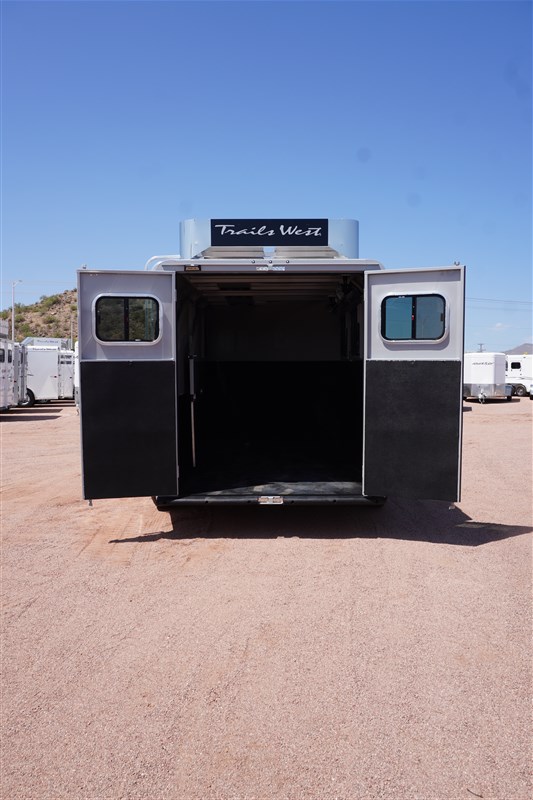 Trailer Photo 4