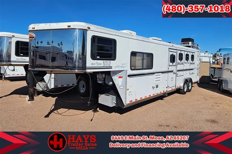 2005 Sundowner 10'SW 4 Horse Living Quarter