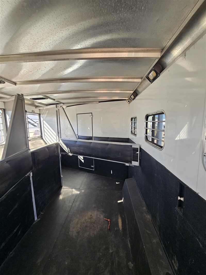 Trailer Photo 7