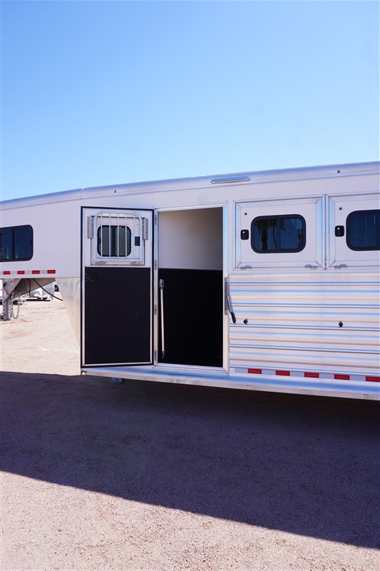 Trailer Photo 3