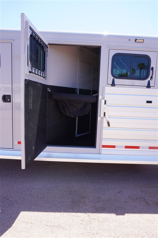 Trailer Photo 4