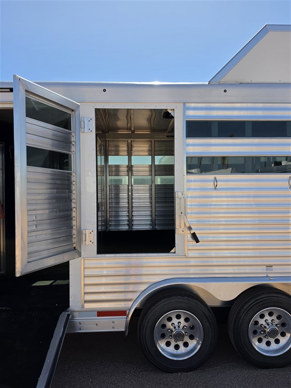Trailer Photo 4