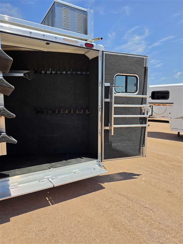 Trailer Photo 7
