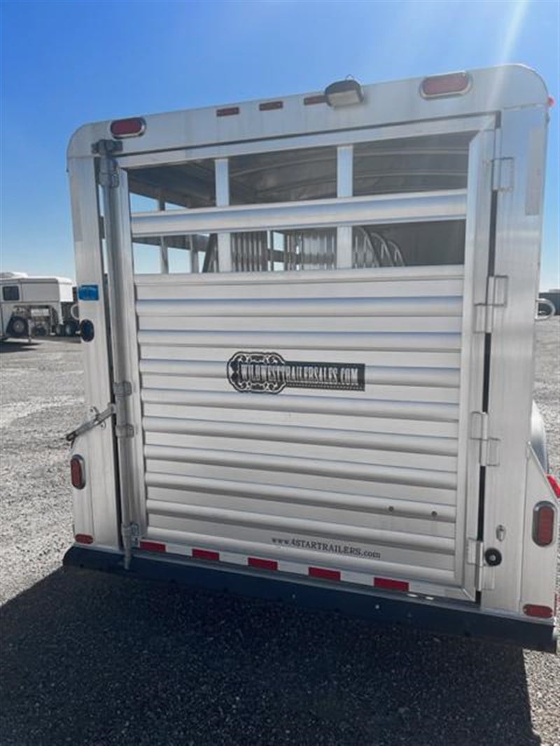 2012 4-star horse trailers