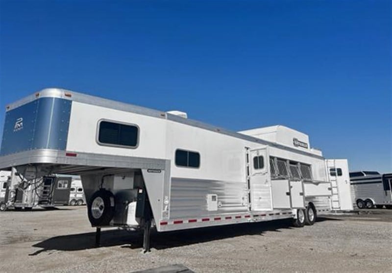 2022 Platinum Living Quarter Horse Trailers