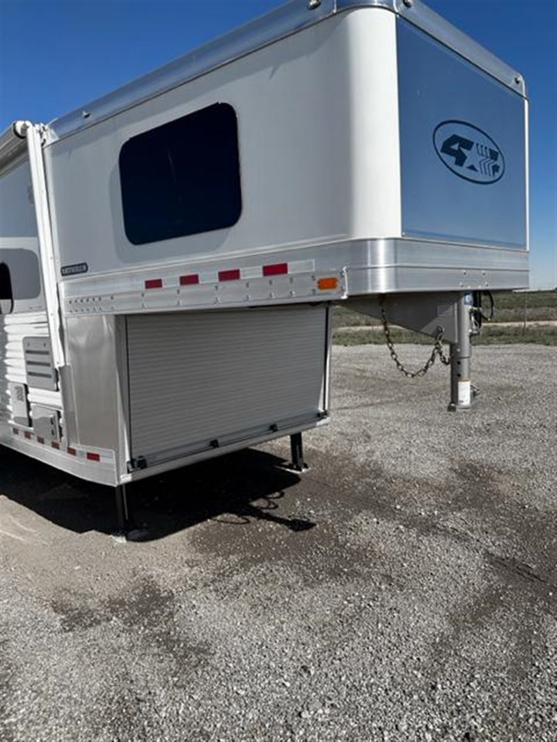 2024 4-star living quarter horse trailers