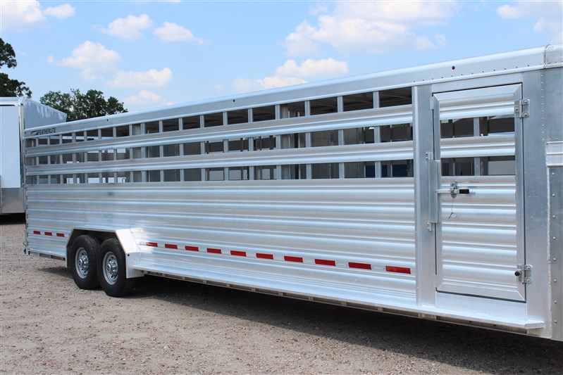 2022 Featherlite 8127 - livestock - gn 32'