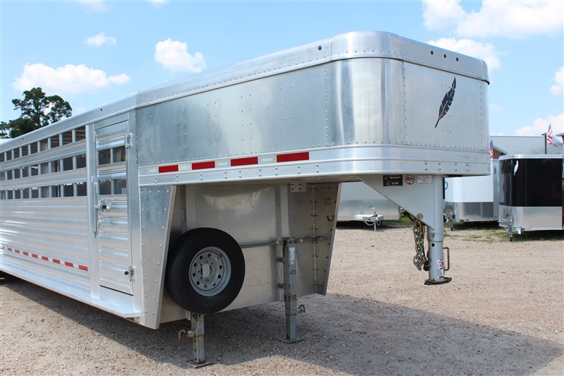 2022 Featherlite 8127 - livestock - gn 32'