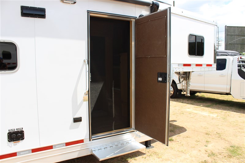 Trailer Photo 11