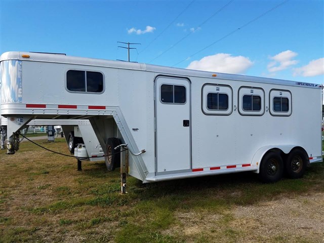 2000 Featherlite 3H slant GN- 4' dressing room (carpet)