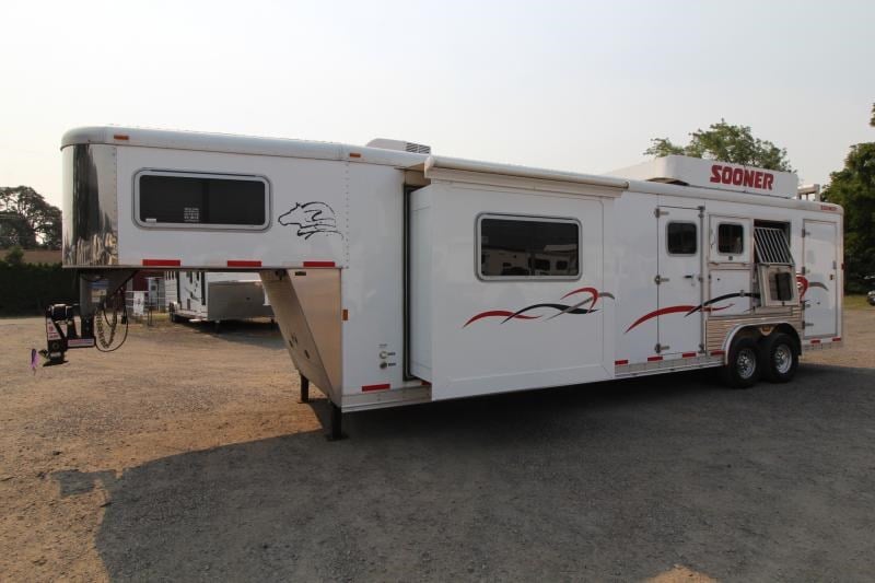 2007 Sooner 2007 sooner 8313.5s 3 horse trailer w/slide-13.5'