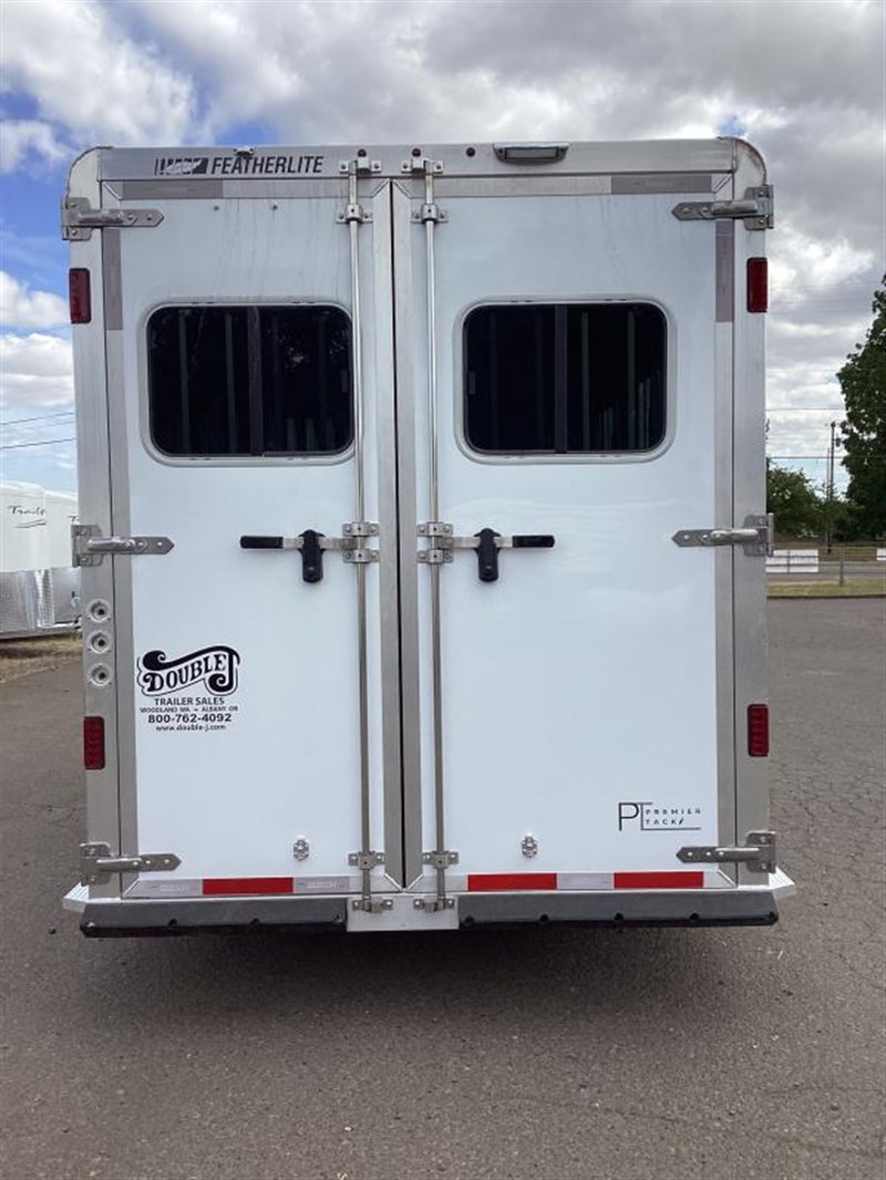 2025 Featherlite new 2025 premier tack!! featherlite 9400 3 horse t