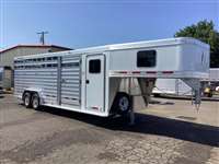 2025  horse Featherlite PRICE REDUCED $3700  Featherlite 8413 Perfectfit 2