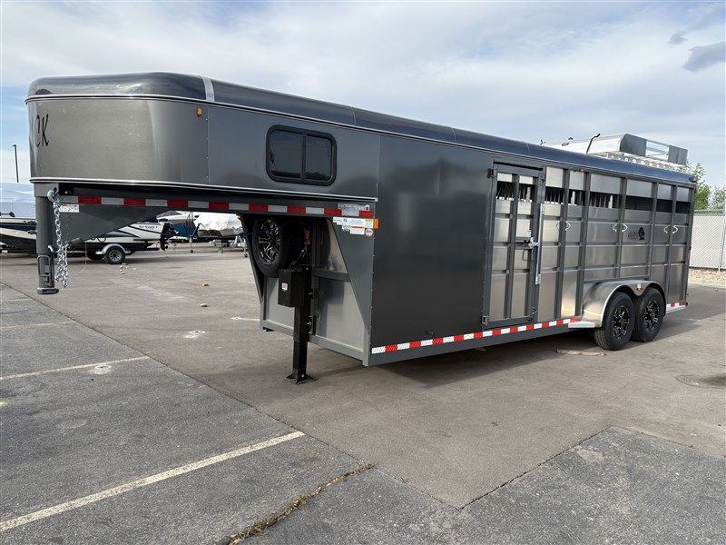 2026 Maverick 4 horse side tack gooseneck
