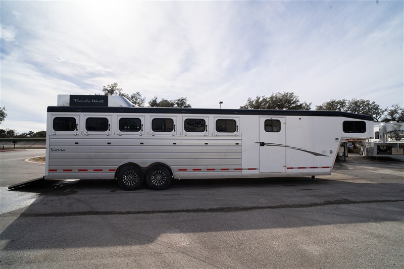 Trailer Photo 7
