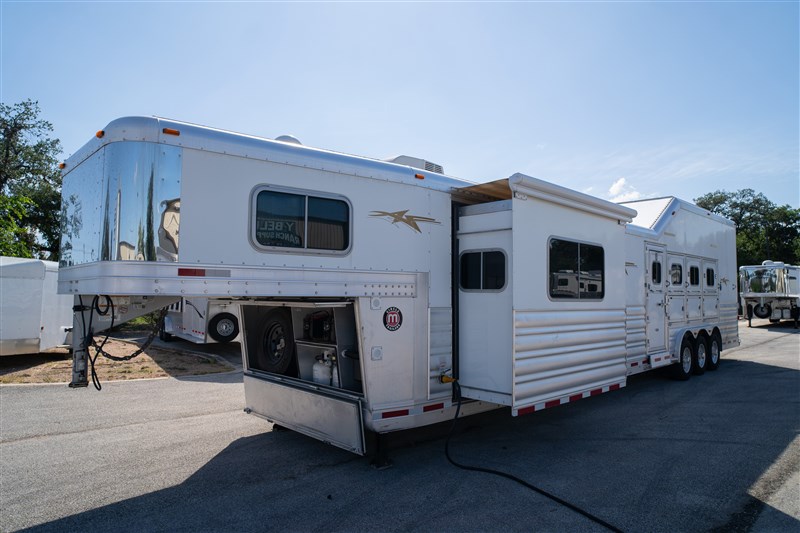 2018 Platinum Coach 4 horse gooseneck outlaw living quarters '18