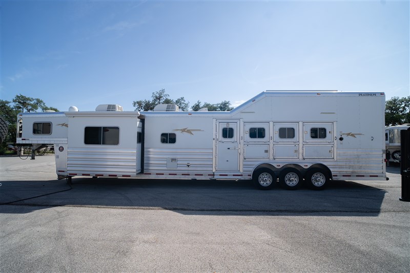 2018 Platinum Coach 4 horse gooseneck outlaw living quarters '18