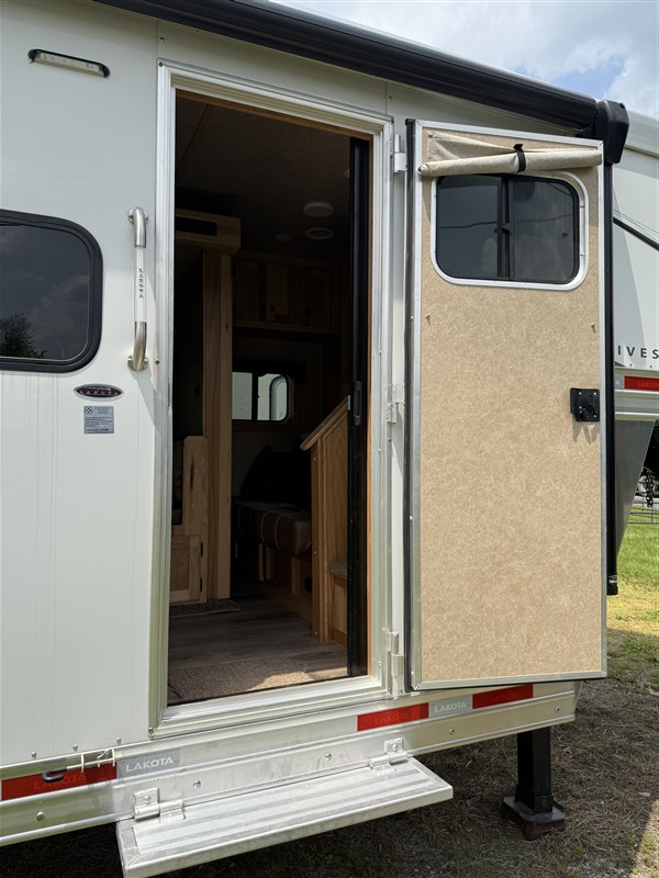 Trailer Photo 9