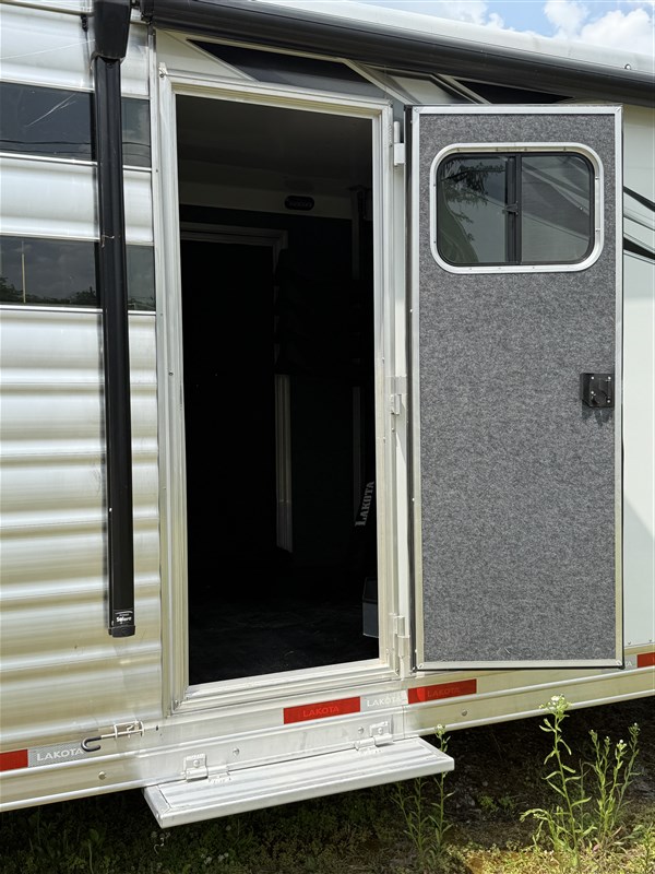 Trailer Photo 13