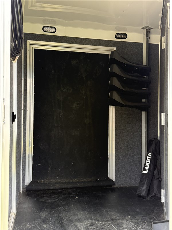 Trailer Photo 10