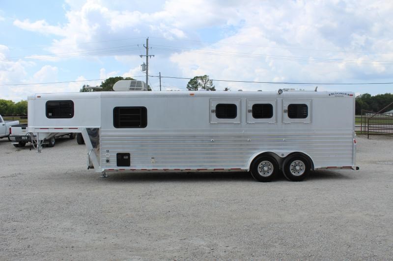 1999 Bloomer 3 horse 11' living quarter