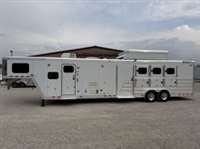 2012 3 horse Cimarron 3 Horse Living Quarters Gooseneck