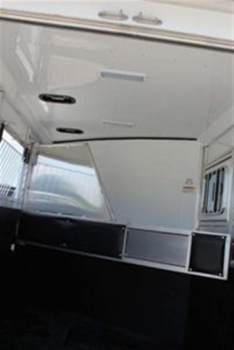 Trailer Photo 11