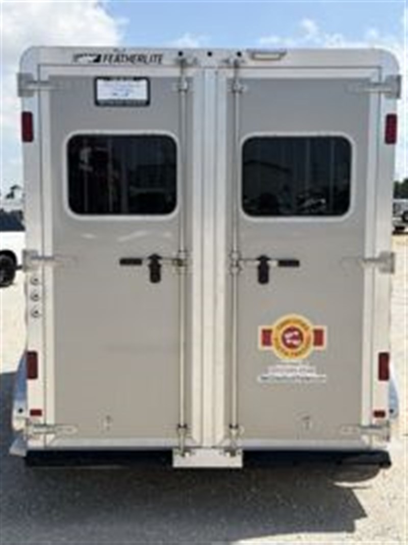 Trailer Photo 7